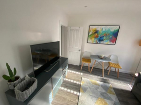 Canterbury HH - En-suite Room near City Centre Inc Parking